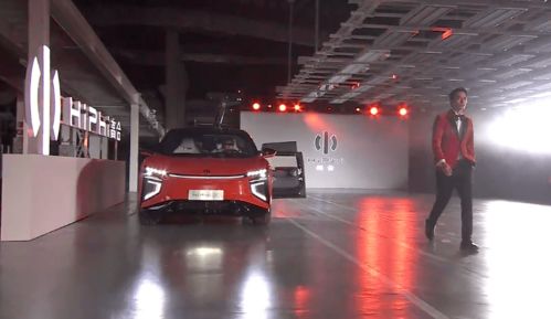 跨界營銷新典范 高合汽車聯(lián)動(dòng)Scabal工廠走秀，重構(gòu)汽車銷售體驗(yàn)